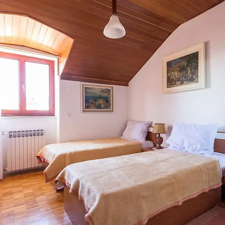 Lise Apartment *