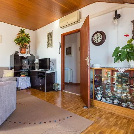 Lise Apartment *
